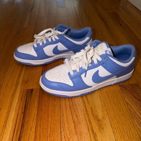 Nike Sneakers in Blue and White - Picture 1 of 3